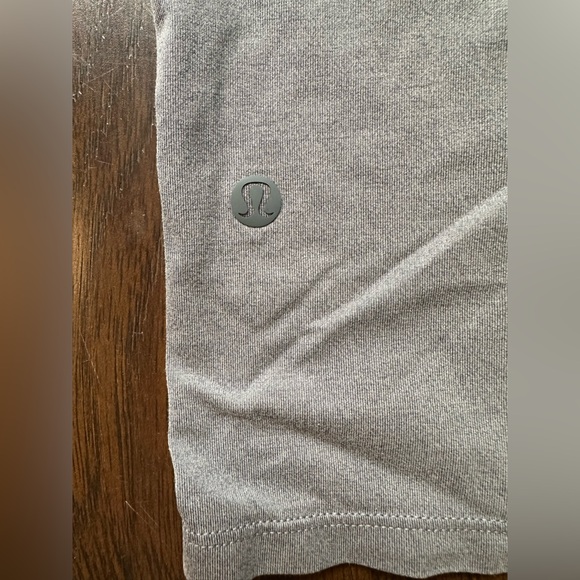 Lululemon Tee-Shirt - Picture 4 of 5